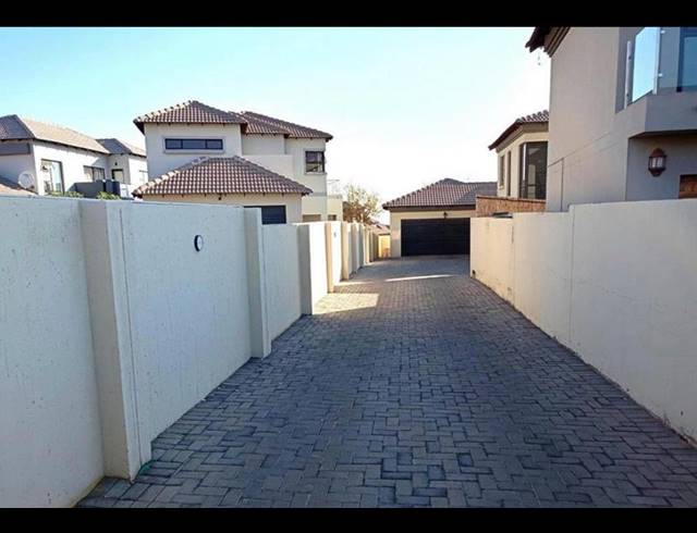 4 BEDROOM HOUSE FOR SALE IN WILDTUIN PARK